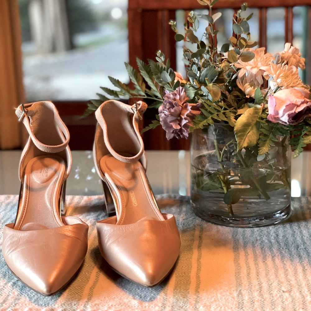 Golden blush strappy heels. Rockport, great condition size 9